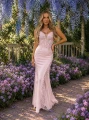 BODA – długa pudrowa sukienka gorsetowa z koronką i cekinami. Dopasowany fason maxi na wesele dla gościa lub druhny, bal i wyjątkowe okazje. butik z sukienkami kraków