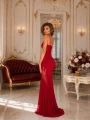 boda-dluga-czerwona-sukienka-na-wesele.webp