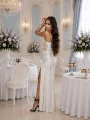 Elegancka długa suknia Ridas wieczorowa ecru z cekinami i rozcięciem na nodze. Dopasowany fason idealny na wesele, bal, studniówkę i wyjątkowe okazje. Sklep z sukienkami kraków tandeta