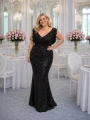 WIRGINIA – długa czarna sukienka cekinowa plus size z dekoltem V i dekoracyjnymi rękawkami. Elegancka kreacja na wesele, bal i Sylwestra.