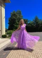 Długa wrzosowa sukienka MARCYSIA z tiulu, z kopertową górą, podkreśloną talią i lekko odkrytymi plecami. Pretty Women, rozmiary 34–40.
