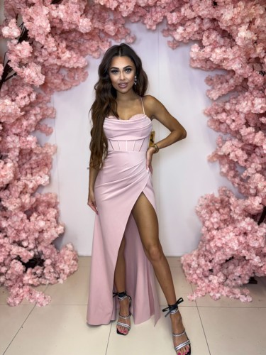 Sukienka długa Varvara kolor pudrowy róż 